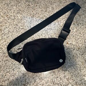 Lululemon waist bag black